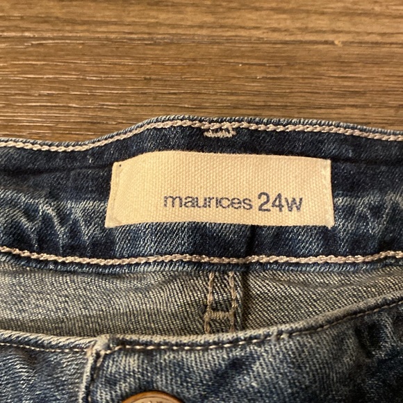 Cropped raw edge distressed ankle jeans - Picture 5 of 6